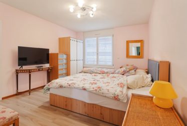 CASATAX – Bright and Cross-Through Apartment