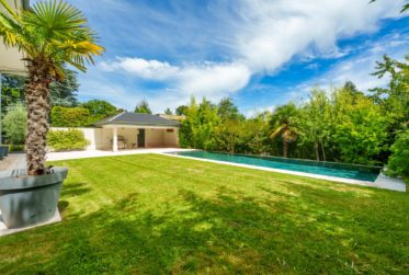 11 Rooms House, Modern house