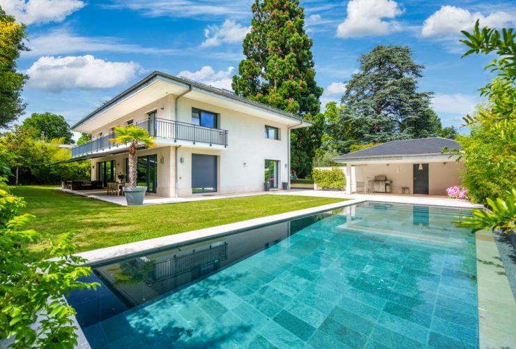 11 Rooms House, Modern house