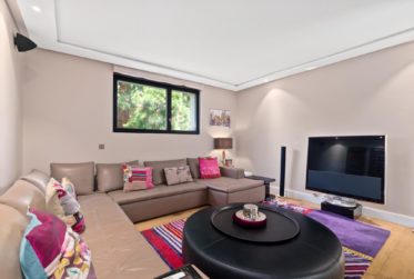 11 Rooms House, Modern house