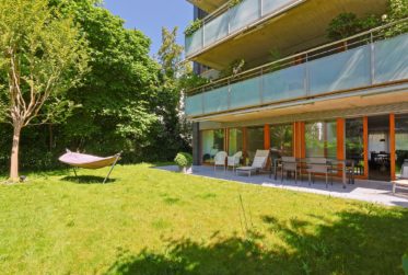 Exclusive! Beautiful and spacious 5 rooms apartment with garden