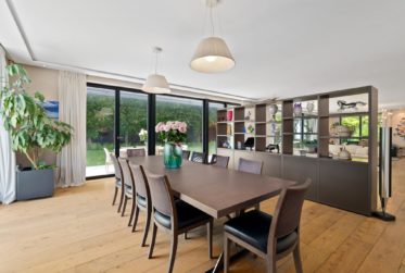 11 Rooms House, Modern house