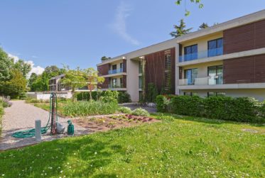 5 Rooms Flat, Apartment with garden