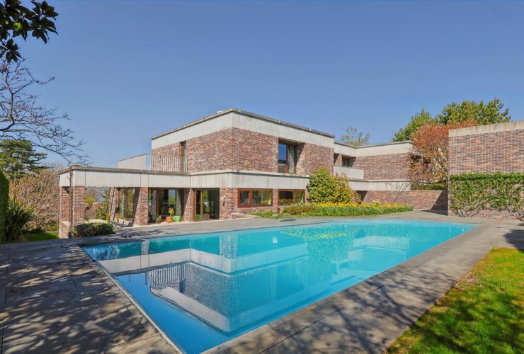 Contemporary property facing lake Geneva