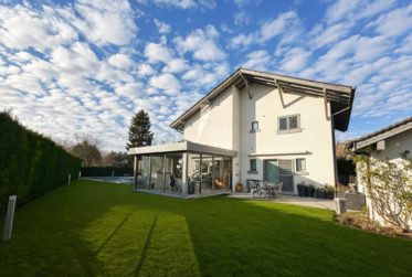 Maison Individuelle Élégante et Moderne