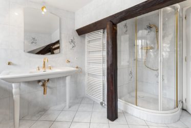 MANOR HOUSE WITH LAND RESERVE