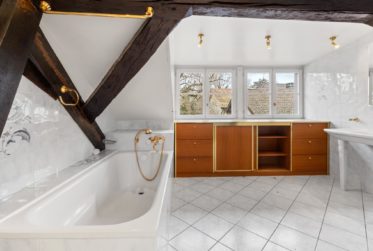 MANOR HOUSE WITH LAND RESERVE