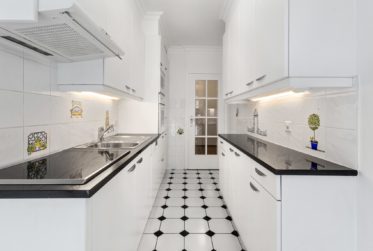 Appartement traversant avec balcons, entièrement rénové & piscines sur le toit