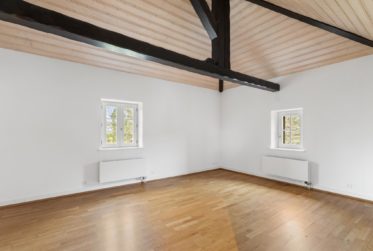 MANOR HOUSE WITH LAND RESERVE