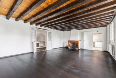 MANOR HOUSE WITH LAND RESERVE